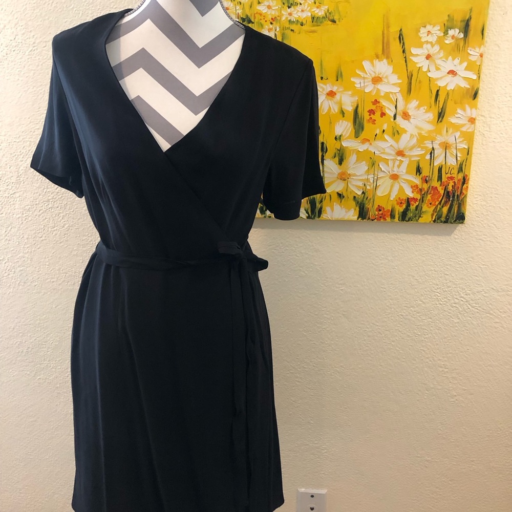 Diane von Furstenberg black wrap dress short sleeved